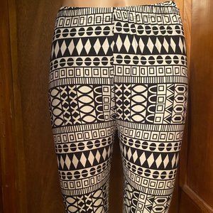 Novelty Leggings- 90's Geometric Black and White Print